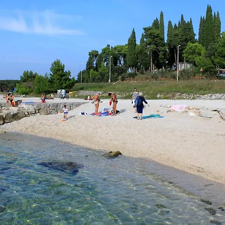 Πανσιόν By The Sea 13591 Ρόβινι